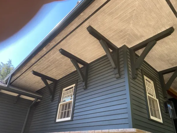 Dirty house siding before exterior cleaning in Gravenhurst