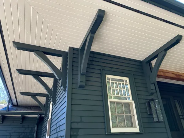 Clean house siding after exterior cleaning in Oakville